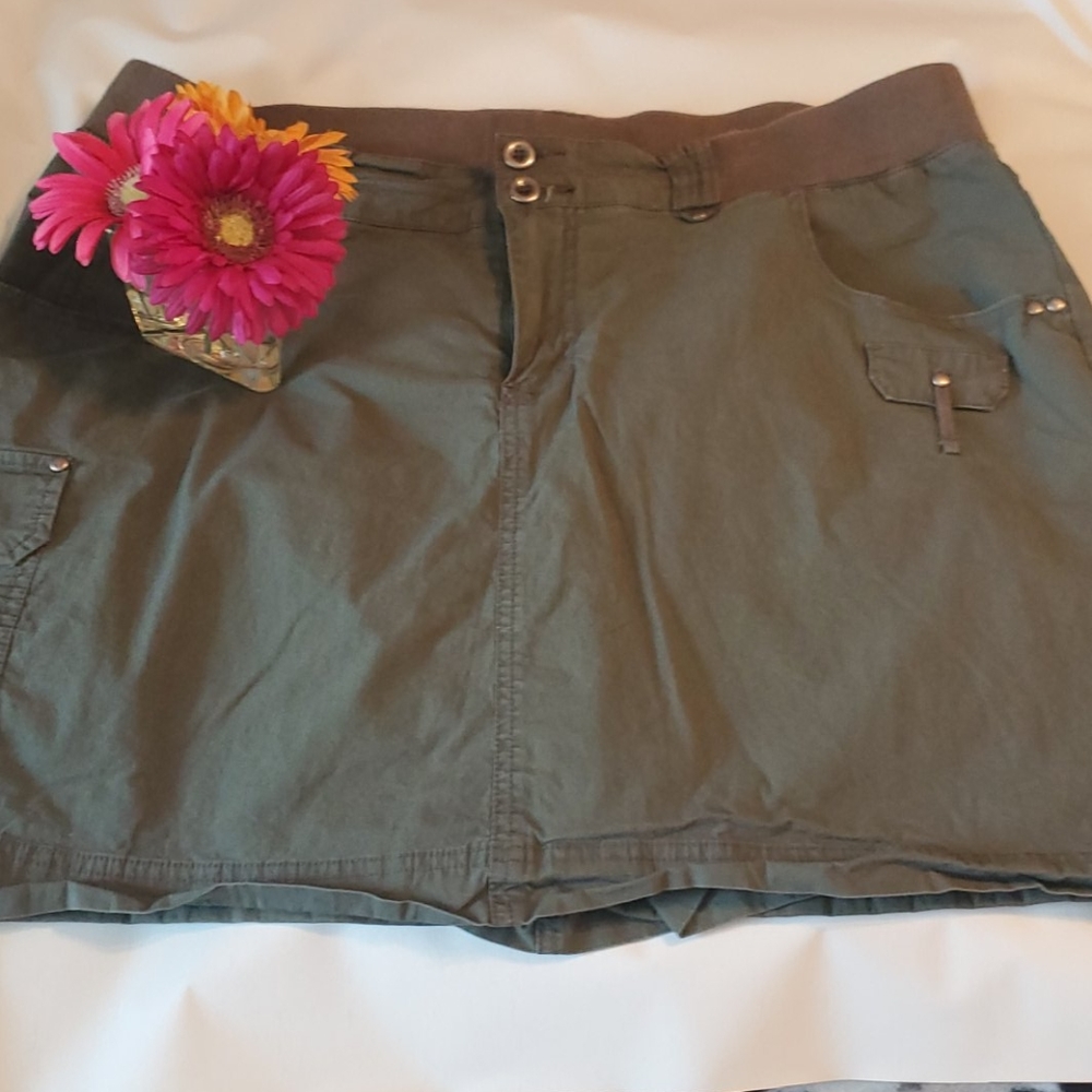 Lane Bryant skirt w/shorts underneath